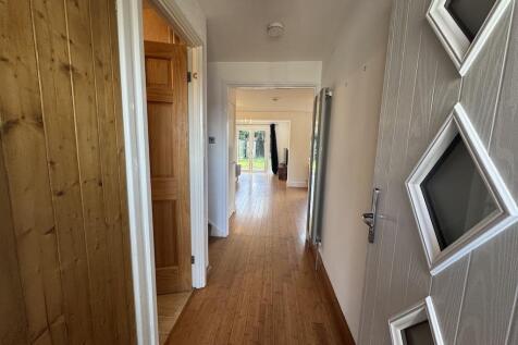 4 - Entrance Hall.jpg