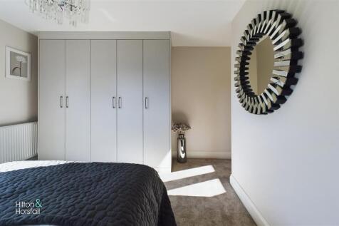 Internal Photo (Plot 8)