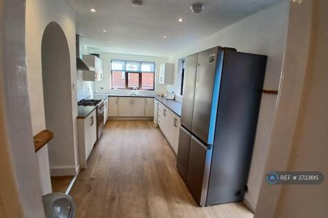 Huge Newly Refurbished Kitchen