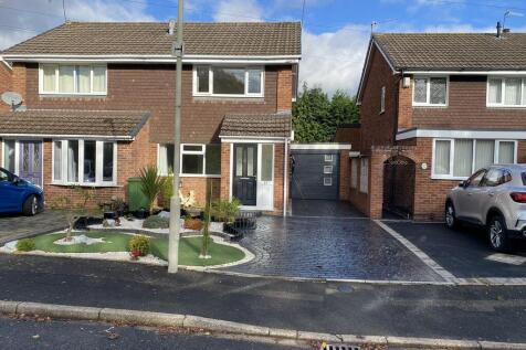 2-bed semi-detached on Acorn Grove, Wordsley, £1,100/mo