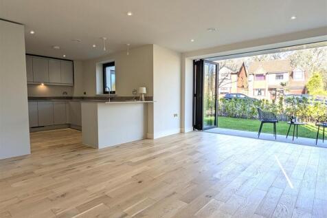 OPEN PLAN LOUNGE