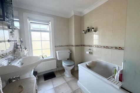 Bathroom.jpg