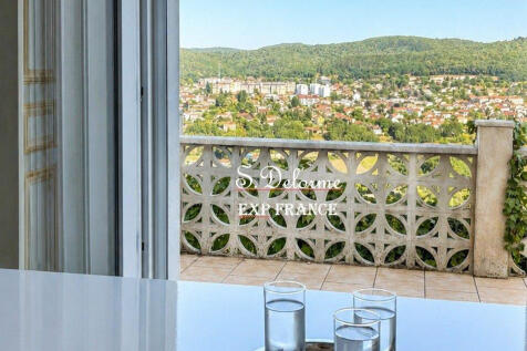 VUE de la SALLE A MANGER