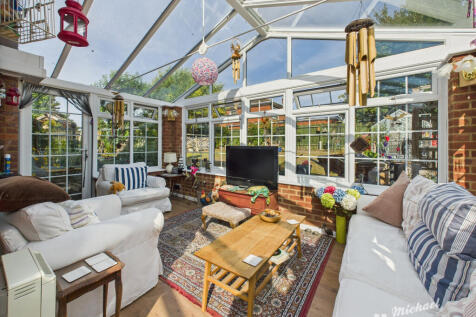 CAM03852G0-PR0386-STILL002