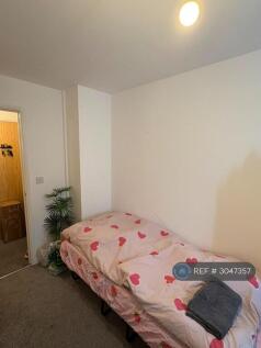 Bedroom 2/Office