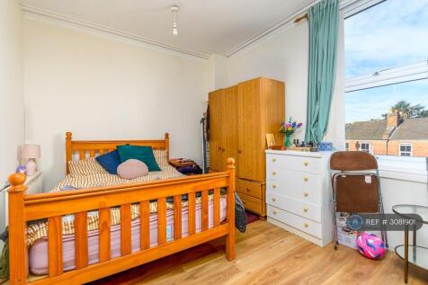 Russell Terrace, Leamington Spa, CV31 photo 4