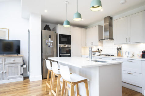 Westway, London, SW20 photo 3