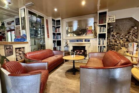 5 jazz cafe bar seating.jpg