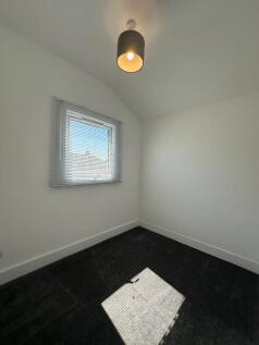 3 Bedroom House – Alberta Road, Bush Hill Park, London EN1 photo 5