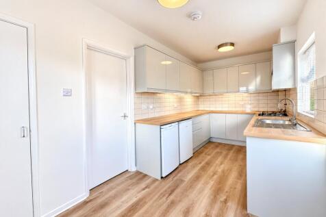 Dulverton Place, Moreton-In-Marsh, GL56 photo 4