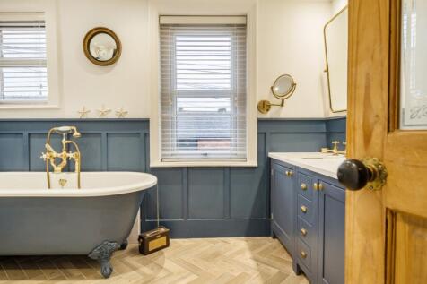 EweMove Harrogate Bathroom