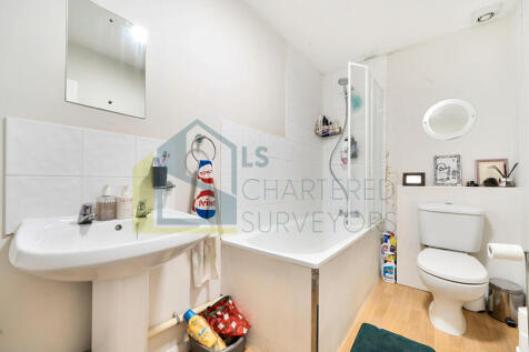 Oatlands Drive, Weybridge, Surrey photo 3
