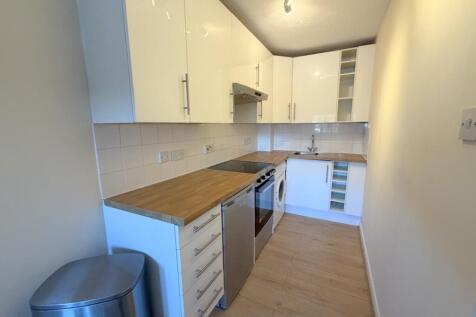 High Street, Clapham, Bedford photo 2