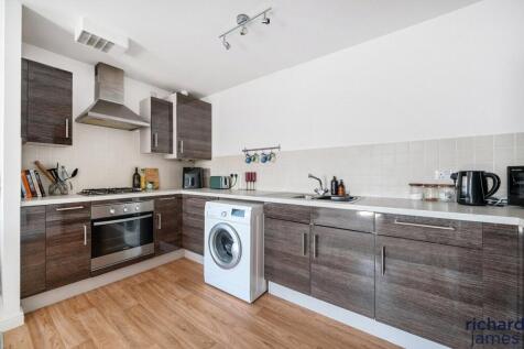 Serenade House, 89 Vaughan Road, Swindon, Wiltshire, SN25 photo 4