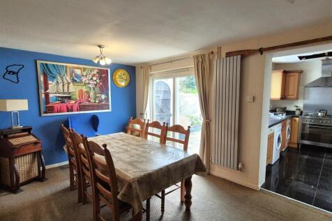 Dining room (2).jpg