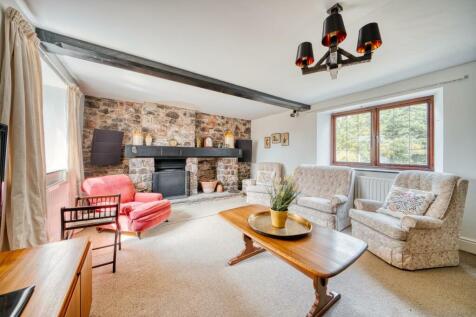 5 - lounge area.jpeg