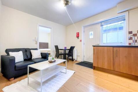 Flat 2 32 Stow-9