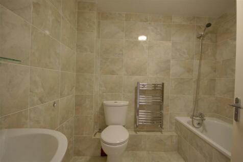 11C BATHROOM.jpg