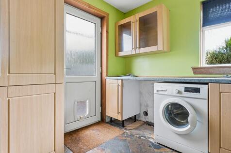 4 bed, 2 bath Detached Bungalow in Cardiff - Photo 12