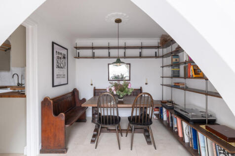 352351 - StJames Court_HighRes-18.jpg