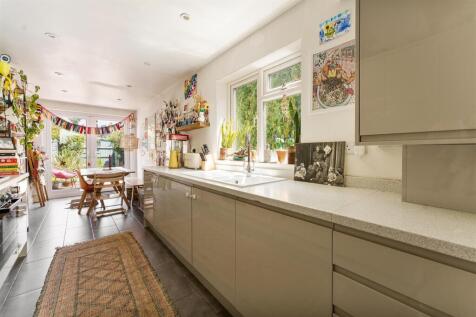 Farmer Road, E10