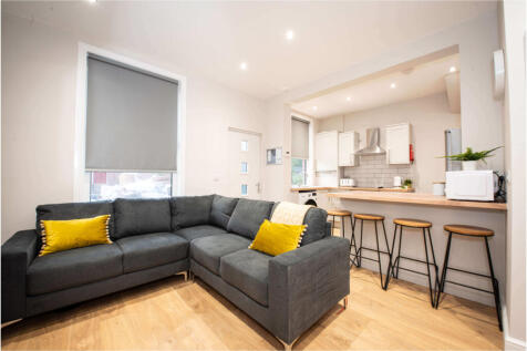 4-bed house on Pennington Grove, Leeds, £2,583/mo