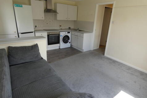 Tenterden Crescent, Kents Hill, photo 3