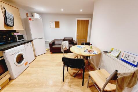 Flat 4, Alexander House, LEAMINGTON SPA photo 2