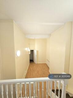 1-bed flat on High Road Leytonstone, London, E11, £1,250/mo