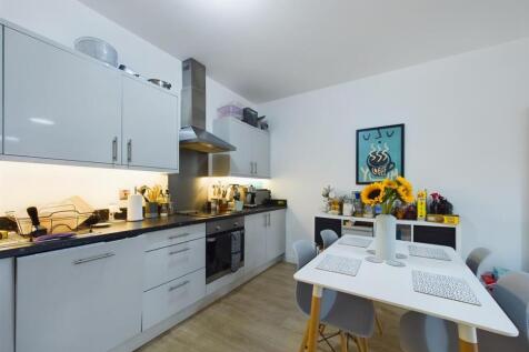 CAM01231G0-PR0038-STILL016