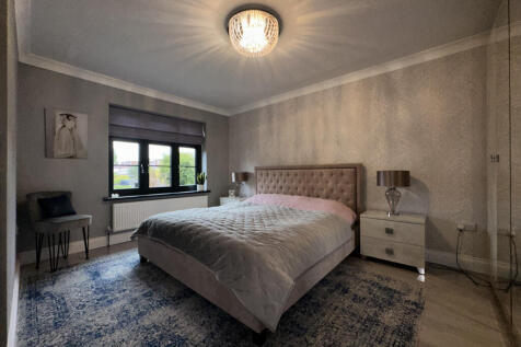 Double Room to Rent in Shared House