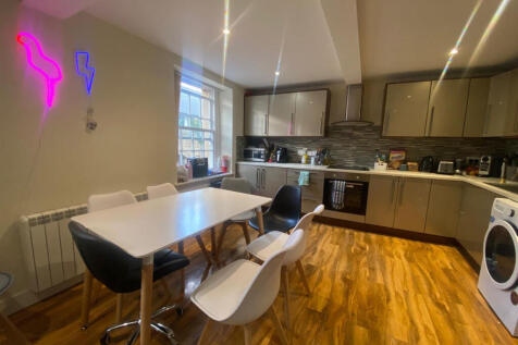 6-bed house on Aalborg Place, Lancaster, £3,380/mo