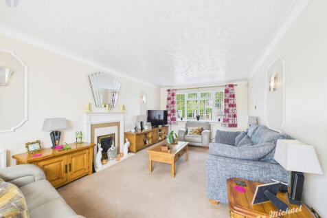 CAM03218G0-PR0690-STILL004