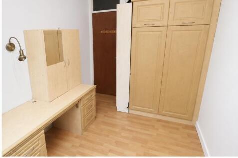 room_white_walls_2.jpg