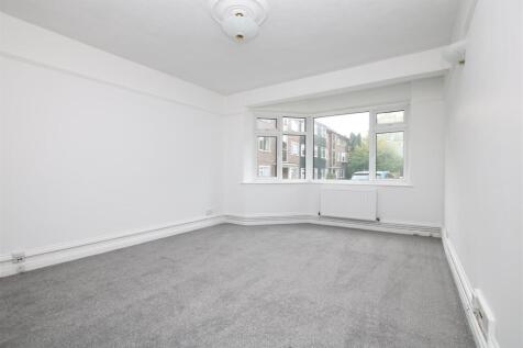 Hurst Court, Horsham photo 4