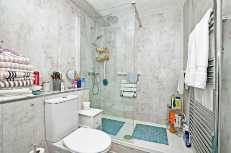 Shower/Cloakroom