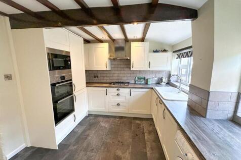 2 Bed Cottage, Keighley