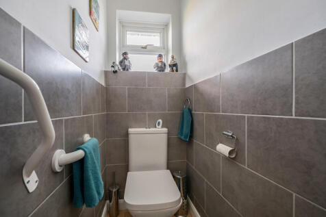 1371287-4-68f8cc5...