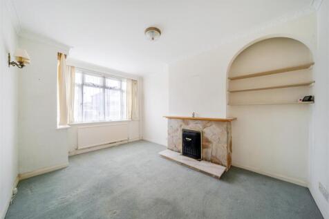 Barton Way - Lounge.jpg