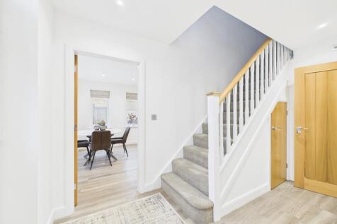 CAM02093G0-PR0051-STILL015