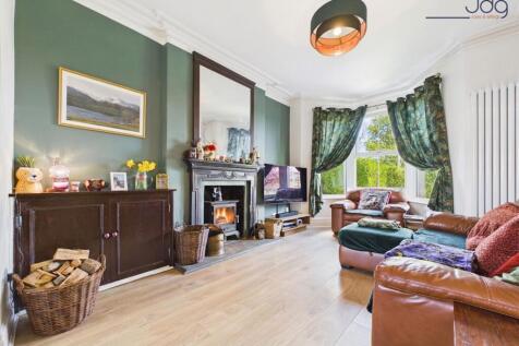 The bay fronted lounge