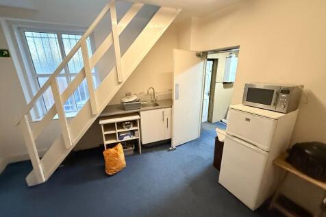 Retail Property (high street) to rent Image 6