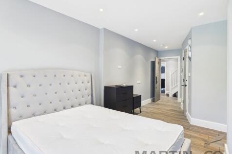 Bedroom 2.4