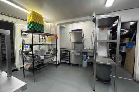 Commercial Property to rent Image 11
