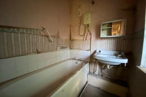 BATHROOM T202608211210.jpg