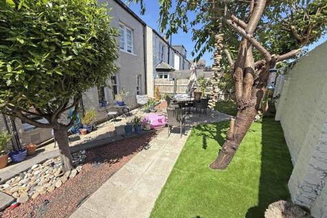 Back Garden angle 1.jpg