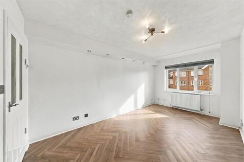 Campbell Close, Streatham, London photo 4