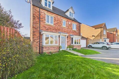 5 Bedroom House - detached for Sale