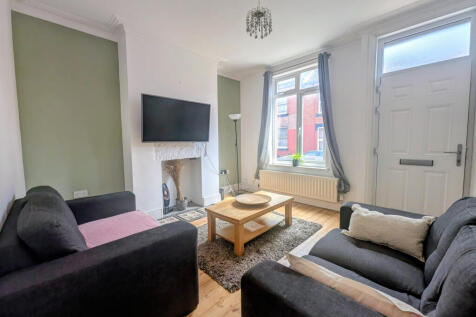 3 Beamsley Grove Lounge 5