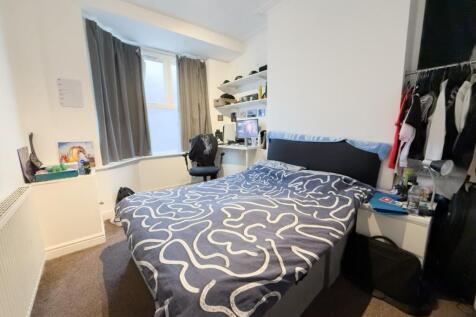 Bright double room with study area and shelving...